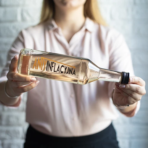 0,5 l butelis su užsukamu kamšteliu ir spaudiniu „Antiinfliacinė“ – 4 vnt. - 8