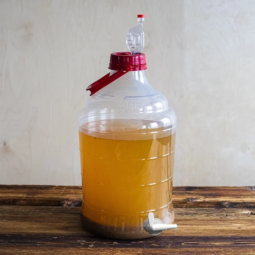 10 l balionas su rankena ir kraneliu - 16