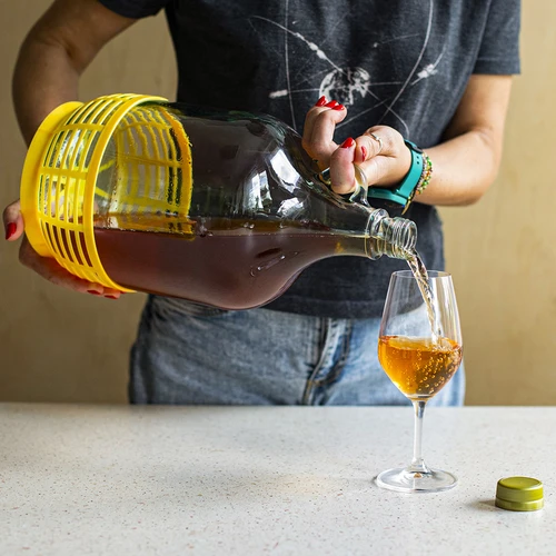 4 x Dama 5 l su kamščiu, fermentacijos vamzdeliu, užsukamu dangteliu ir krepšiu - 12