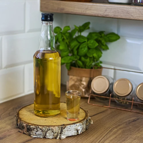 500 ml butelis degtinei, su juodu užsukamu kamšteliu, 6 vnt. - 6