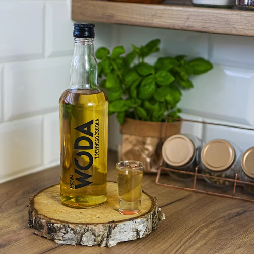 500 ml butelis su užsukamu kamšteliu ir užrašu stiprus vanduo - 5