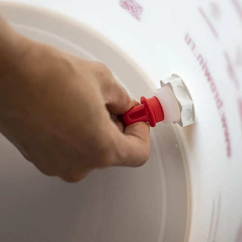 Alaus fermentacijos indas su fermentacijos vamzdeliu, čiaupu, termometru ir nuosėdų reduktoriumi - 12