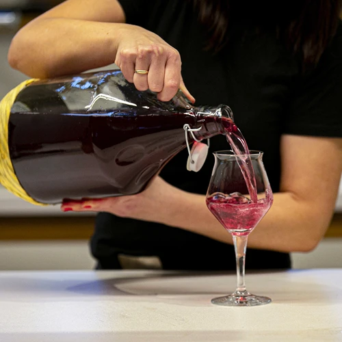 Demižonas Dama 5L su pintu apvalkalu - 3