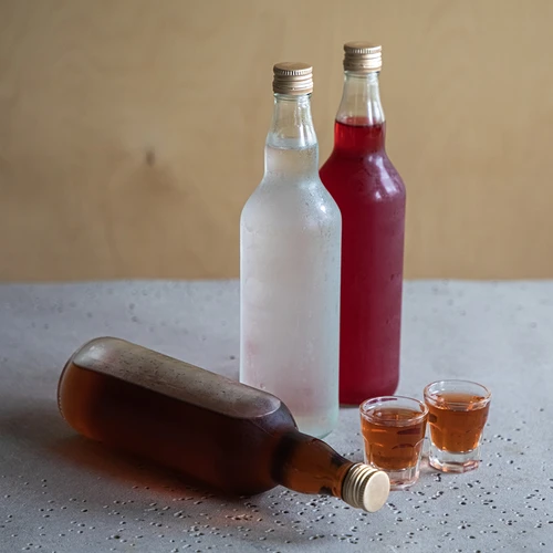 „Monopol” butelis 700 ml su užsukamu kamšteliu – 4 vnt. - 8