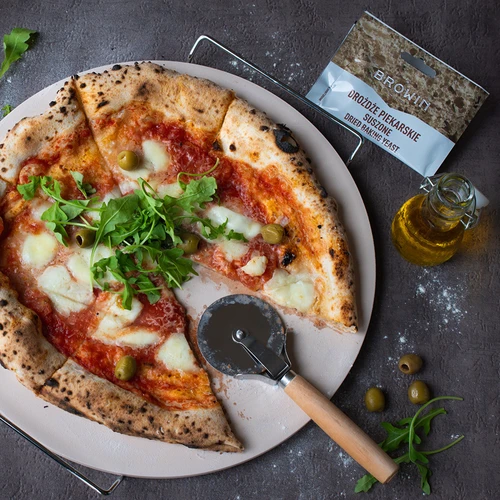 Picos akmuo su laikikliu ir pjaustytuvu, iš kordieryto, apvalus, 33 cm - 12