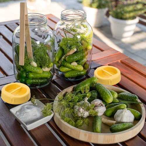 Stiklainis TO 4 l, žnyplės ir plastikinis užsukamas dangtelis fi 100, su rankena - 6