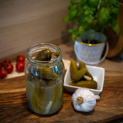 Stiklainis TO 900 ml su auksiniu užsukamu dangteliu fi 82/6 - 6 vnt. - 12