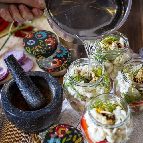 Stiklainis TO Amfora 580 ml su spalvotu užsukamu dangteliu fi82/6 - 6 vnt. - 15