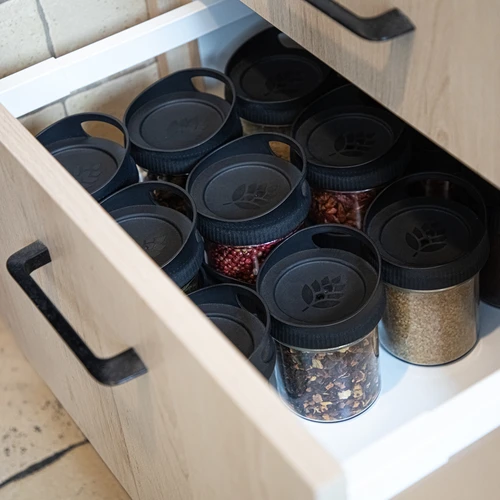 Stiklinis indas 350 ml su užsukamu dangteliu, skirtu pakabinimui - 8