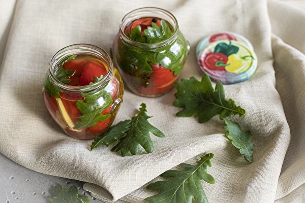 2 dalis: Raugintos paprikos su ąžuolo lapais