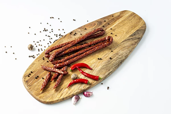 Naminiai kiaulienos ir jautienos kabanosai