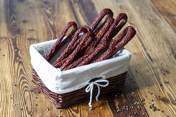 Naminiai kiaulienos ir jautienos kabanosai