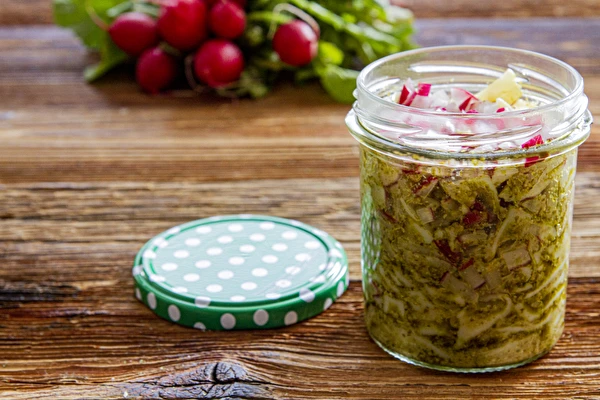 Pesto iš ridikėlių lapų