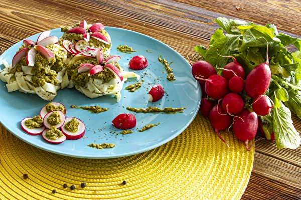 Pesto z liści rzodkiewki