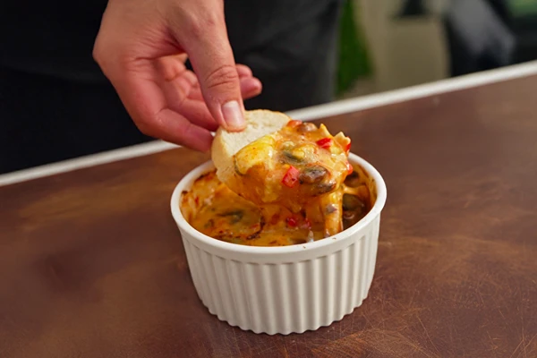 Tirpstantis kamambero sūris su persikų džemu