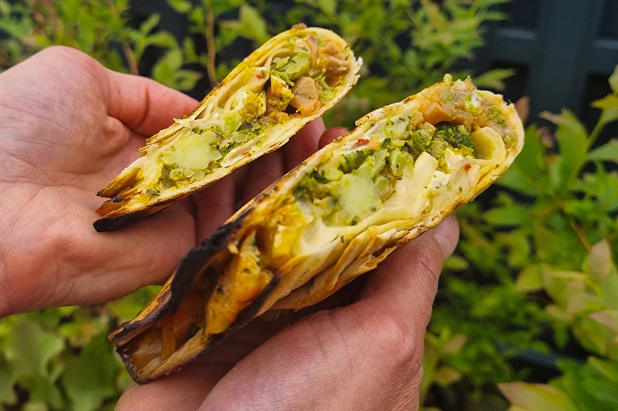 Browin Przepiśnik - Ant grilio keptos tortilijos su rūkyta lašiša ir brokoliais