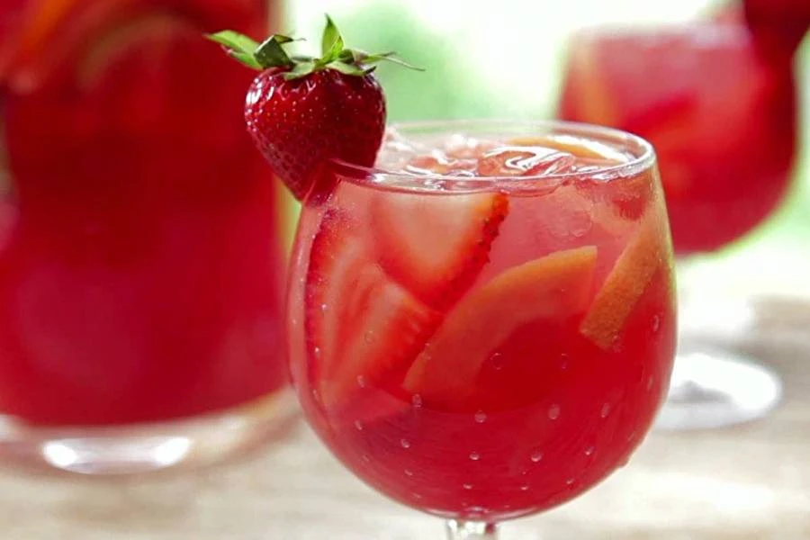 Browin Przepiśnik - Braškinis vynas su juodojo šeivamedžio žiedų nata